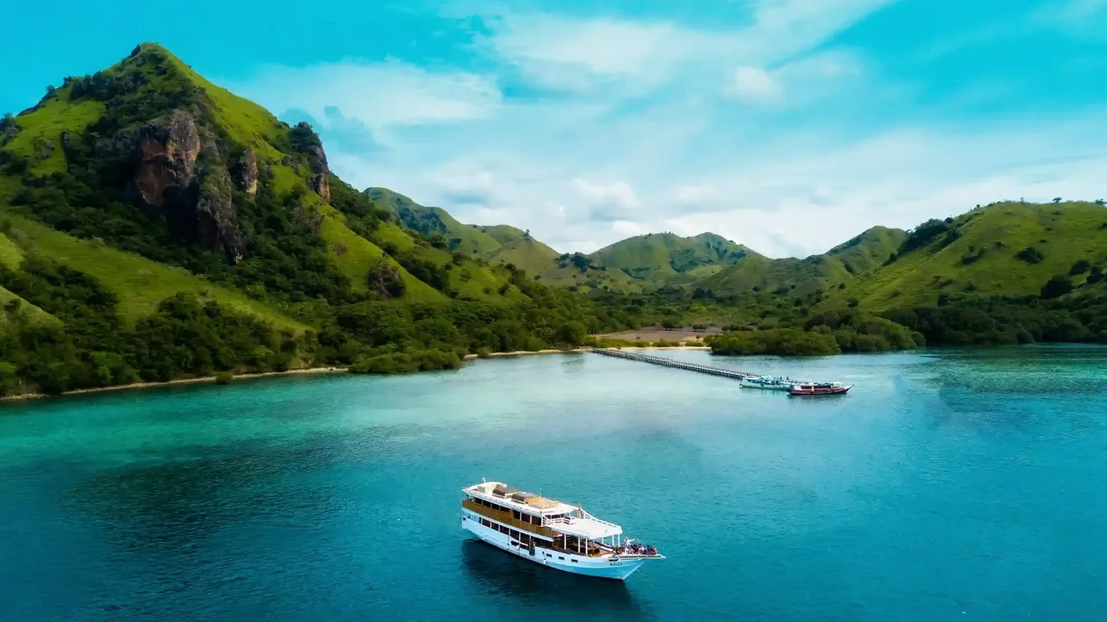 The sheltered bay at Manjarite Island, Komodo National Park