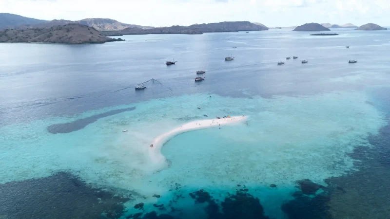 The curved sandbar of Taka Makassar, Komodo National Park